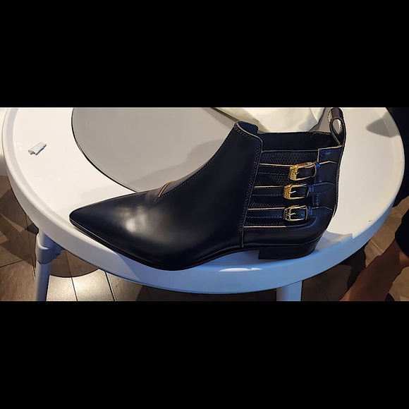 Gucci Shoes - Gucci boots - brand new